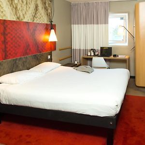 Zimmer mit Kingsize-Bett